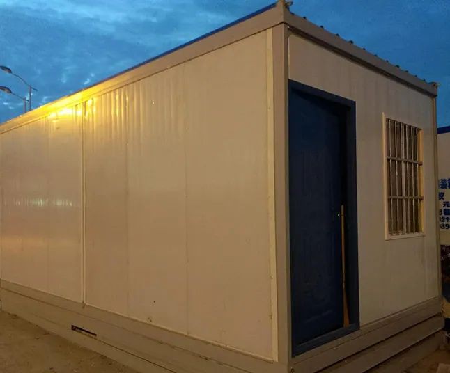 Vienkāršas konteineru mājas